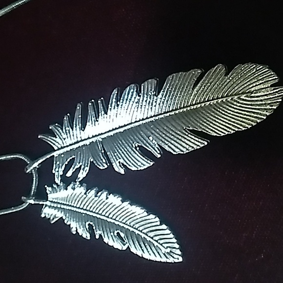 Beautiful Two Feather Necklace - Picture 4 of 10
